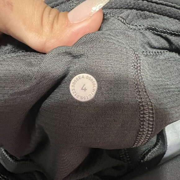 LULULEMON Blue Floral Fast and Free Reflective High-Rise Classic-Fit Short 3" Si - Picture 8 of 8